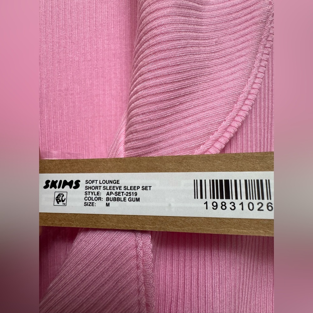 NWT SKIMS Lounge Short Sleeve in Bubble Gum Color - Picture 8 of 8